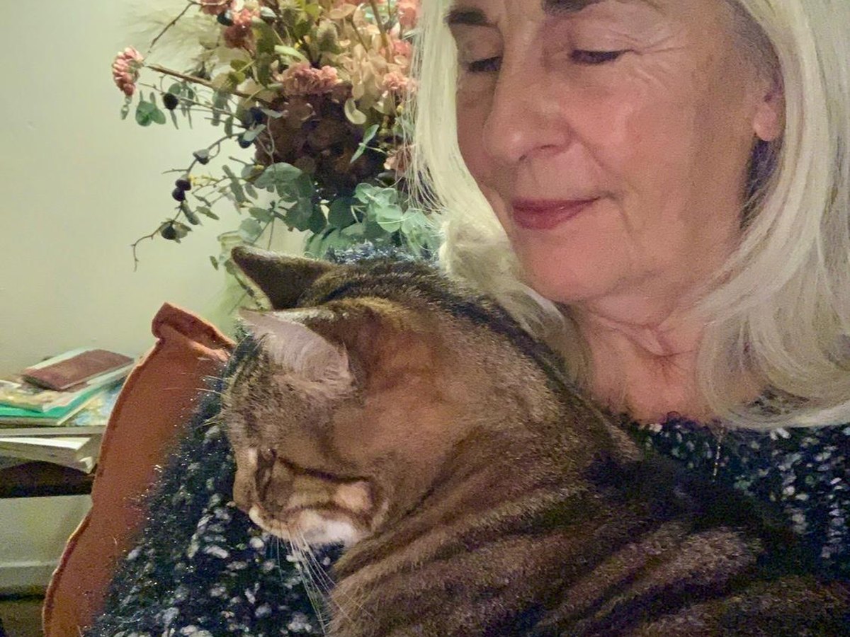 Marlies met haar kat Jaap in haar armen